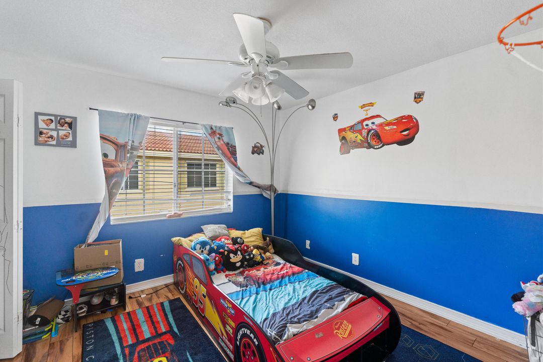 For Sale: $400,000 (3 beds, 2 baths, 1384 Square Feet)