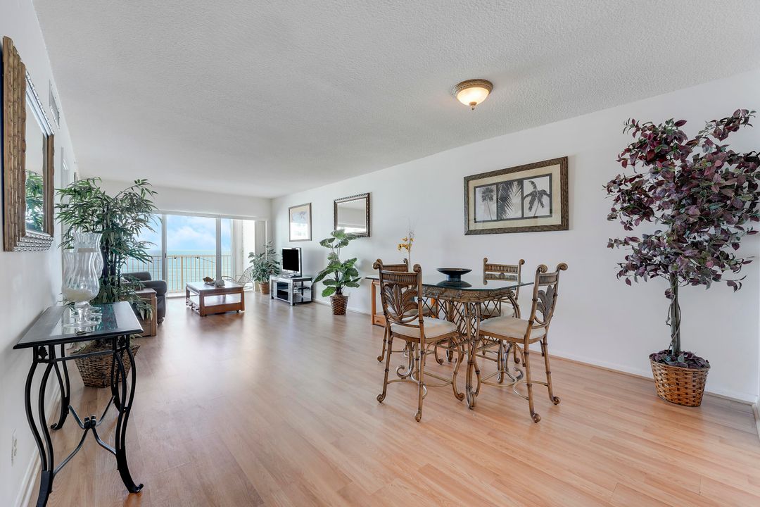 For Sale: $699,000 (2 beds, 2 baths, 988 Square Feet)