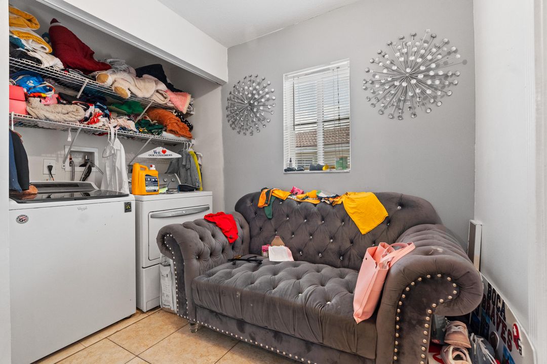 For Sale: $400,000 (3 beds, 2 baths, 1384 Square Feet)