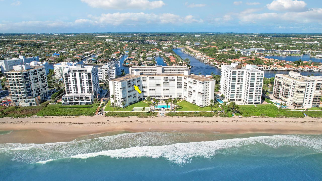 For Sale: $699,000 (2 beds, 2 baths, 988 Square Feet)