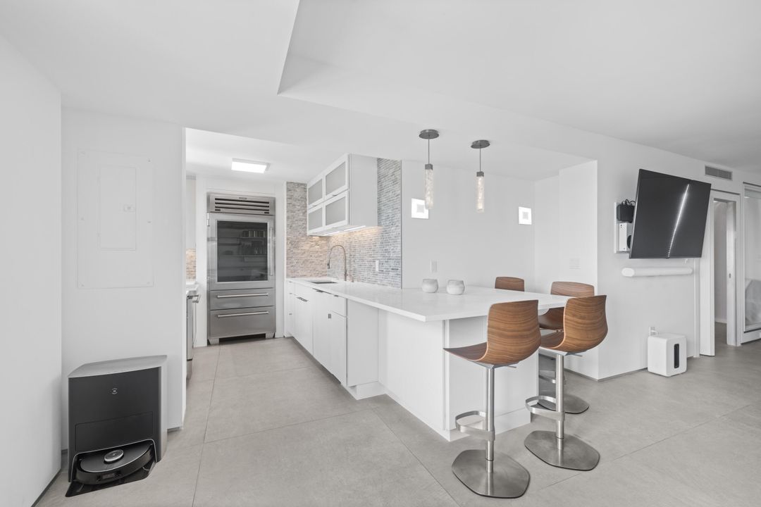 For Rent: $6,999 (2 beds, 2 baths, 1250 Square Feet)