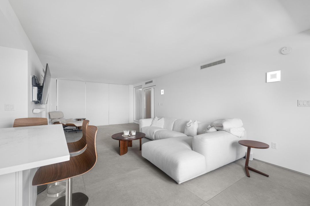 For Rent: $6,999 (2 beds, 2 baths, 1250 Square Feet)