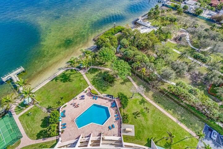 For Rent: $6,999 (2 beds, 2 baths, 1250 Square Feet)