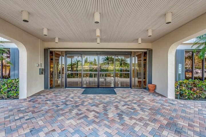 For Rent: $6,999 (2 beds, 2 baths, 1250 Square Feet)