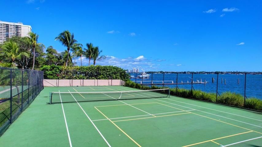 For Rent: $6,999 (2 beds, 2 baths, 1250 Square Feet)