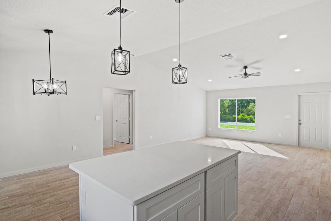 For Sale: $349,900 (3 beds, 2 baths, 1485 Square Feet)