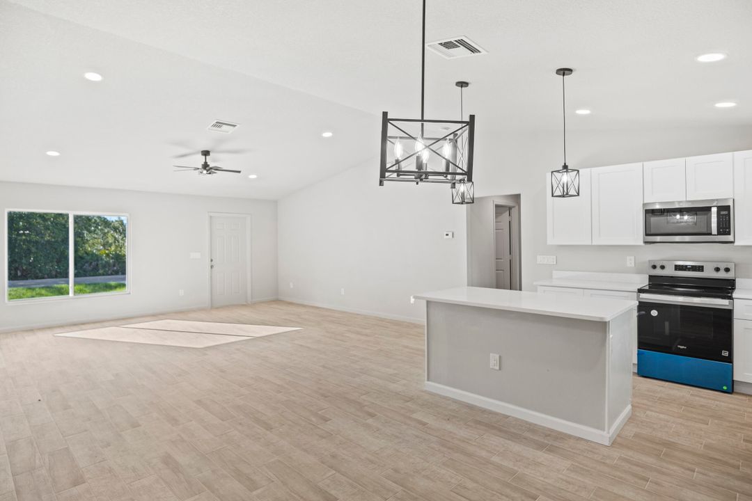 For Sale: $349,900 (3 beds, 2 baths, 1485 Square Feet)