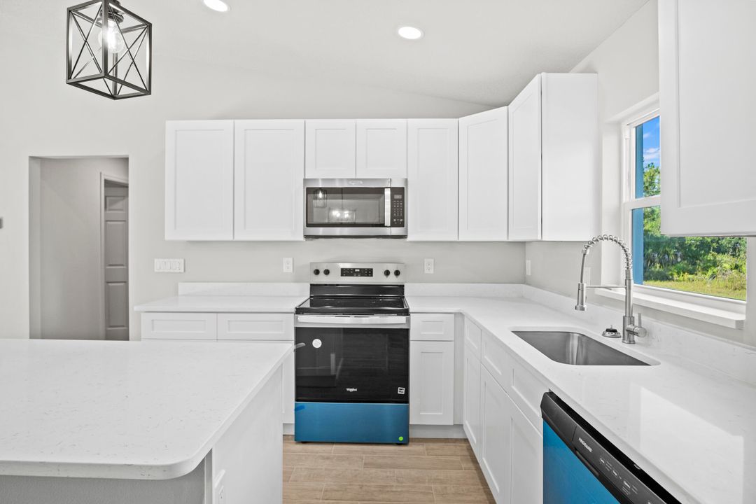 For Sale: $349,900 (3 beds, 2 baths, 1485 Square Feet)