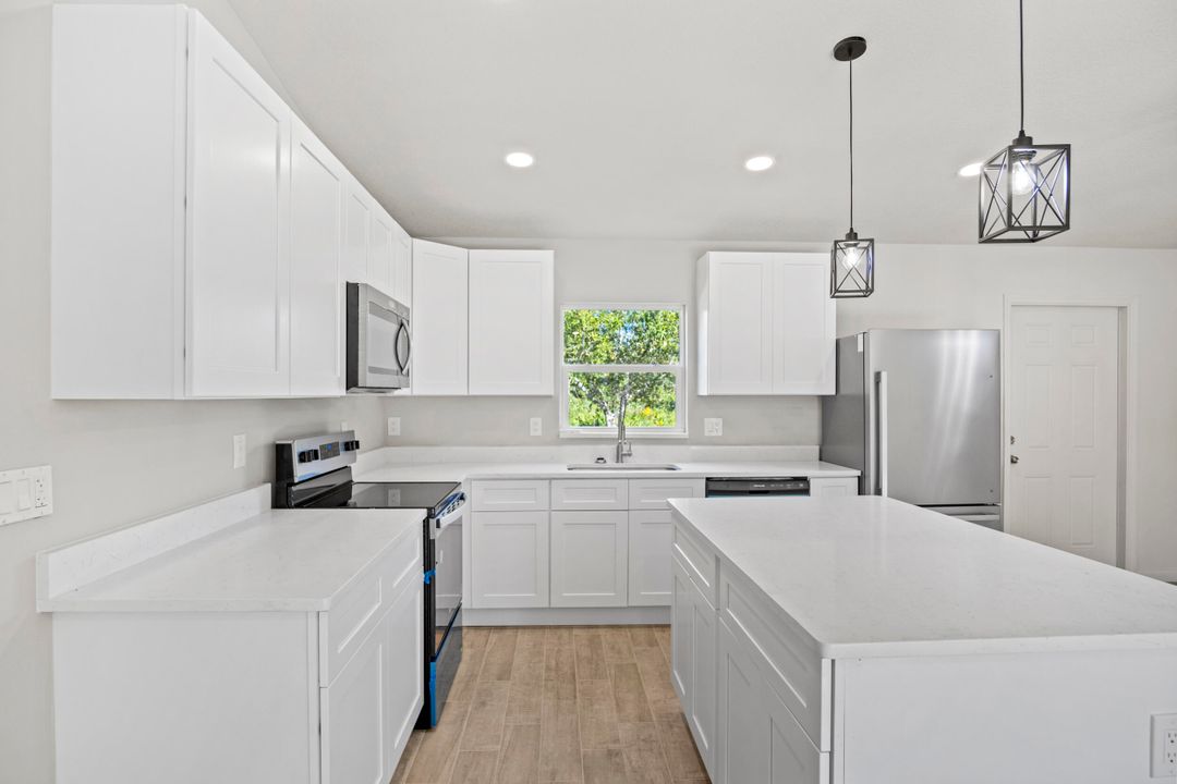 For Sale: $349,900 (3 beds, 2 baths, 1485 Square Feet)