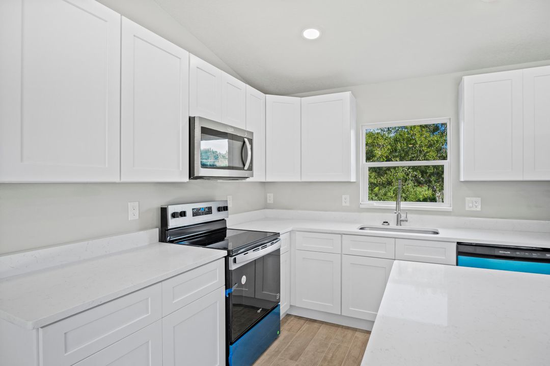 For Sale: $349,900 (3 beds, 2 baths, 1485 Square Feet)