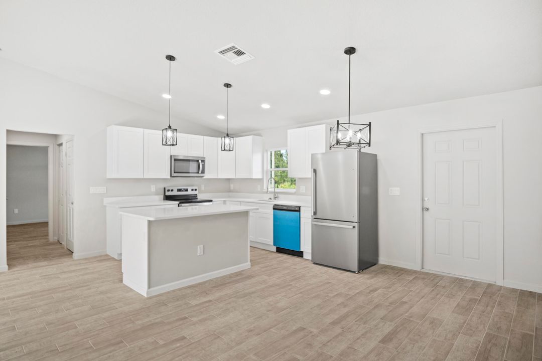 For Sale: $349,900 (3 beds, 2 baths, 1485 Square Feet)