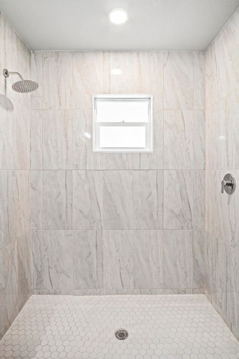 For Sale: $349,900 (3 beds, 2 baths, 1485 Square Feet)