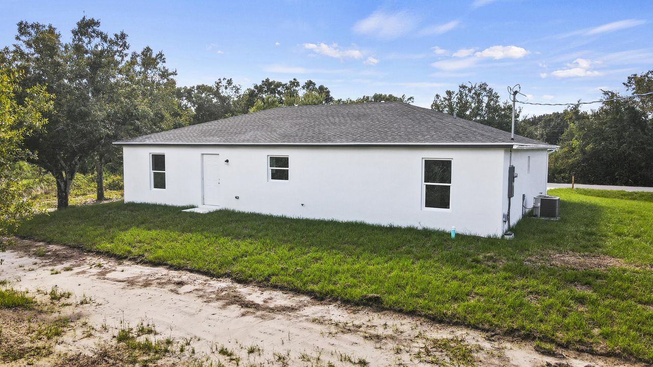 For Sale: $349,900 (3 beds, 2 baths, 1485 Square Feet)