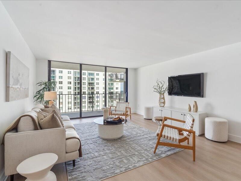 For Sale: $1,075,000 (2 beds, 2 baths, 1482 Square Feet)