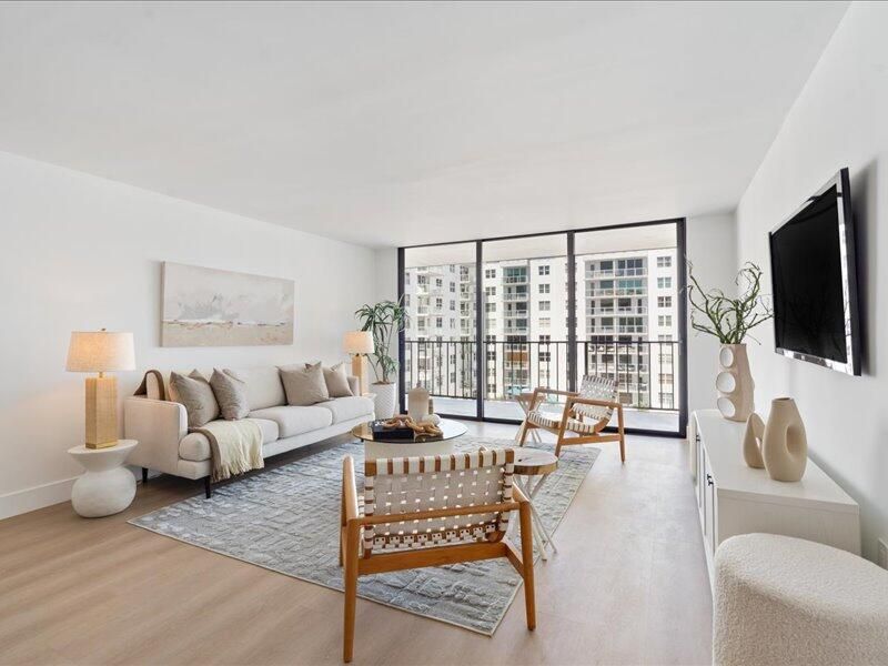 For Sale: $1,075,000 (2 beds, 2 baths, 1482 Square Feet)