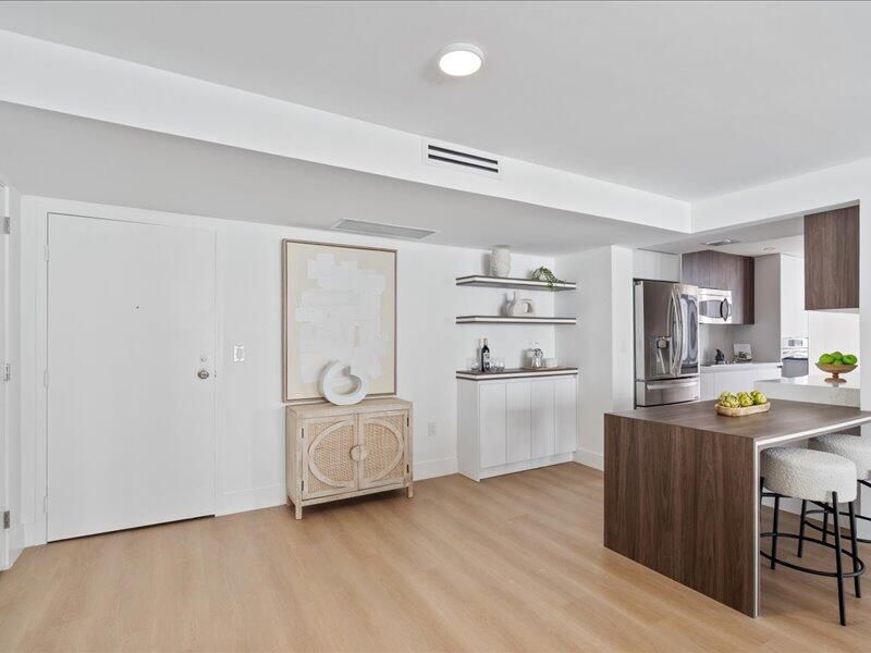 For Sale: $1,075,000 (2 beds, 2 baths, 1482 Square Feet)