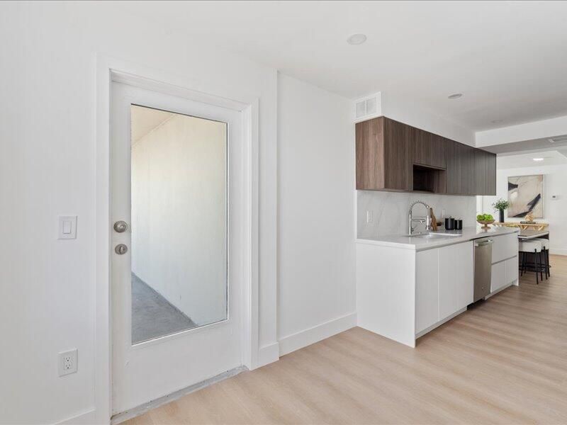 For Sale: $1,075,000 (2 beds, 2 baths, 1482 Square Feet)