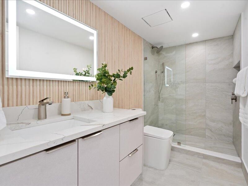 For Sale: $1,075,000 (2 beds, 2 baths, 1482 Square Feet)