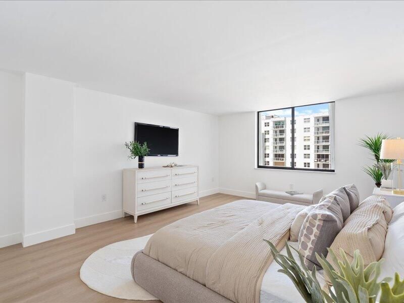 For Sale: $1,075,000 (2 beds, 2 baths, 1482 Square Feet)