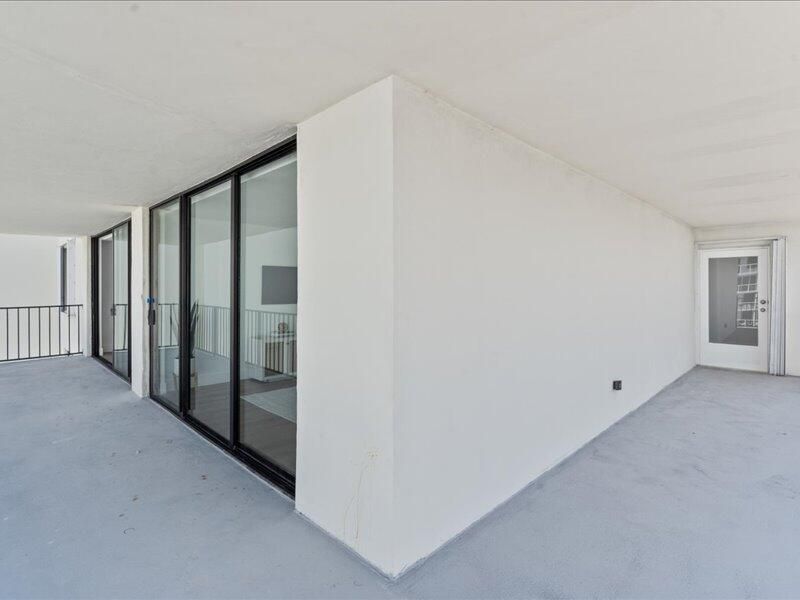 For Sale: $1,075,000 (2 beds, 2 baths, 1482 Square Feet)