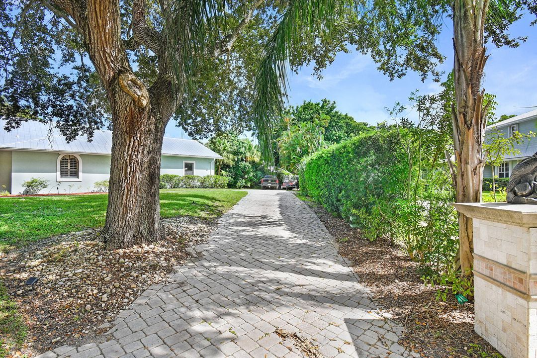 For Sale: $797,000 (4 beds, 2 baths, 2375 Square Feet)