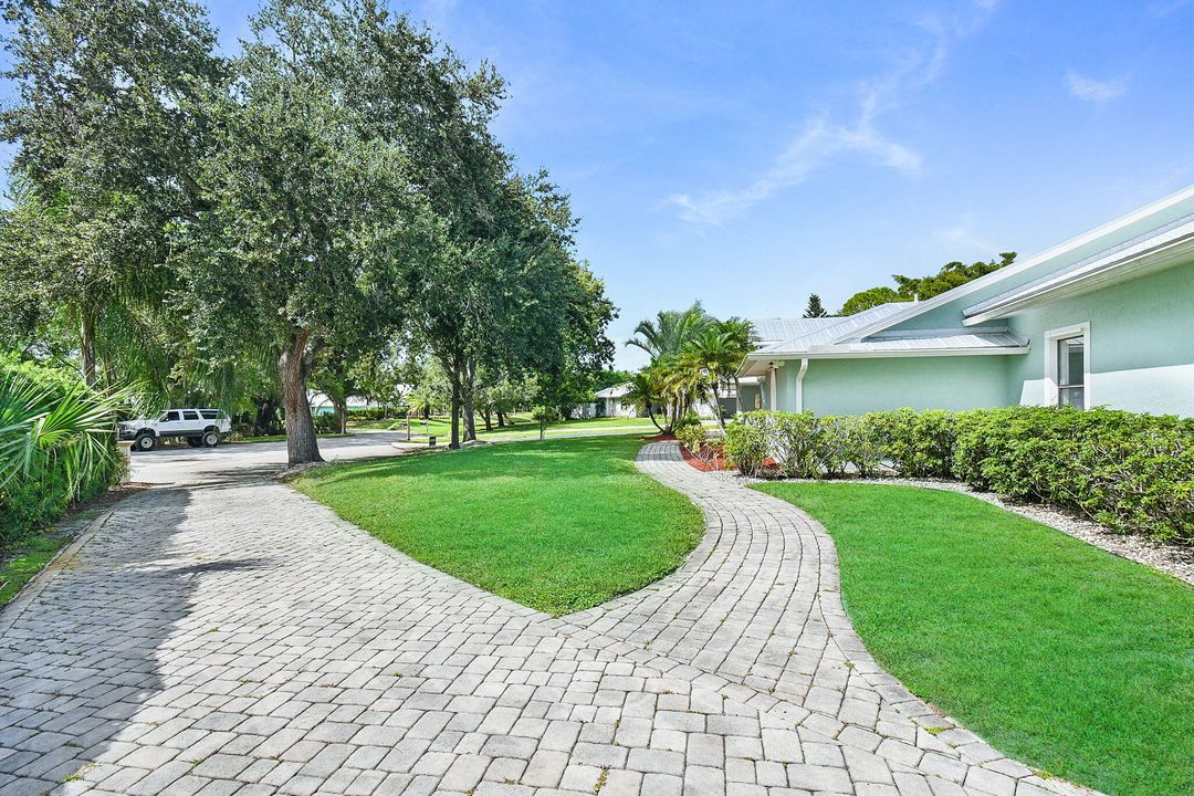 For Sale: $797,000 (4 beds, 2 baths, 2375 Square Feet)