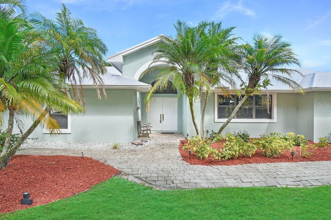 For Sale: $797,000 (4 beds, 2 baths, 2375 Square Feet)