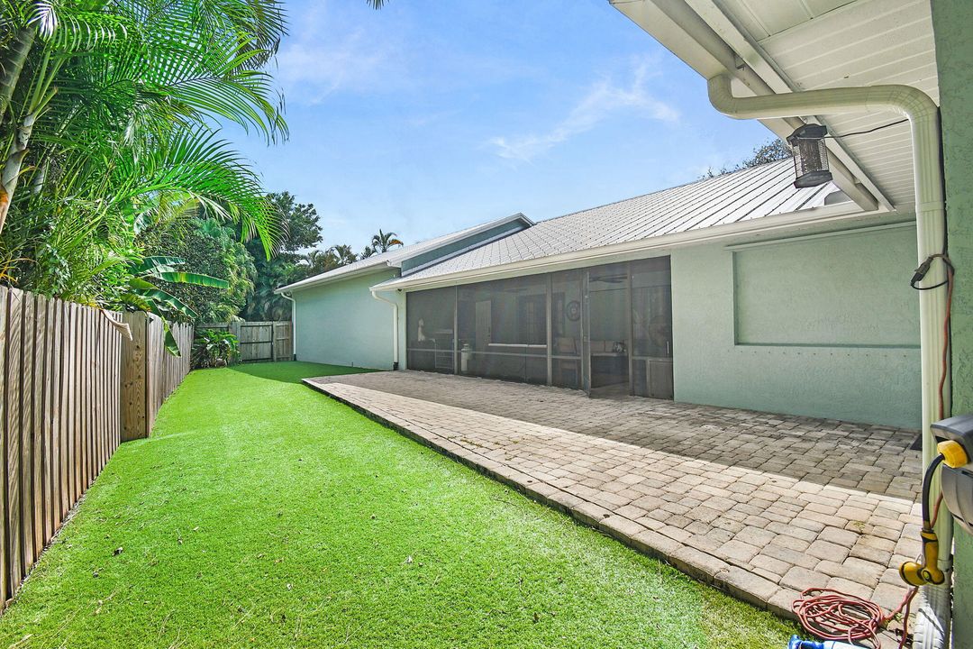 For Sale: $797,000 (4 beds, 2 baths, 2375 Square Feet)