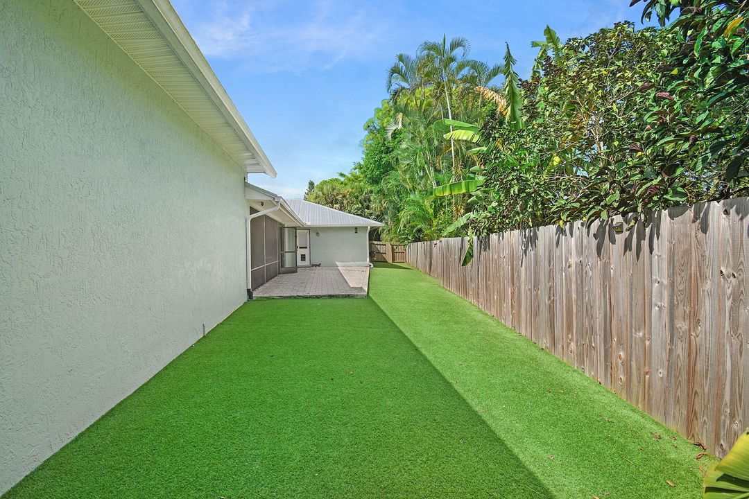 For Sale: $797,000 (4 beds, 2 baths, 2375 Square Feet)