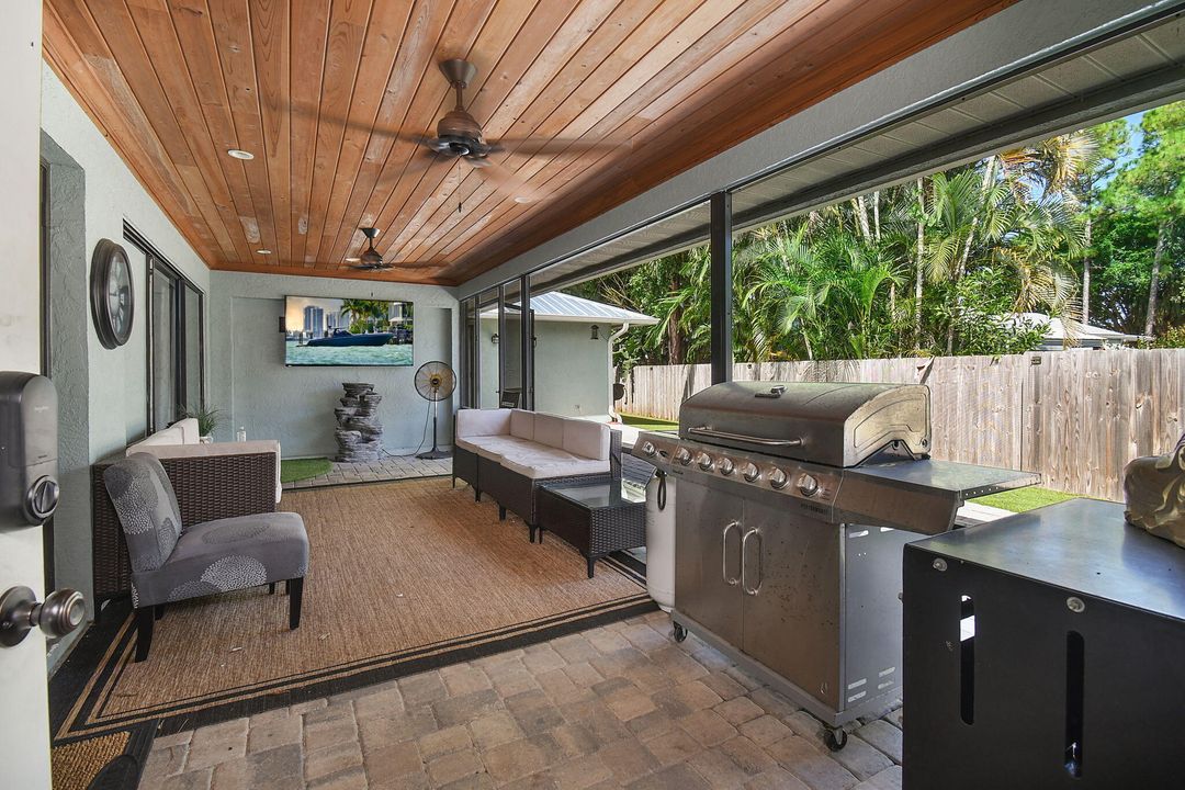 For Sale: $797,000 (4 beds, 2 baths, 2375 Square Feet)