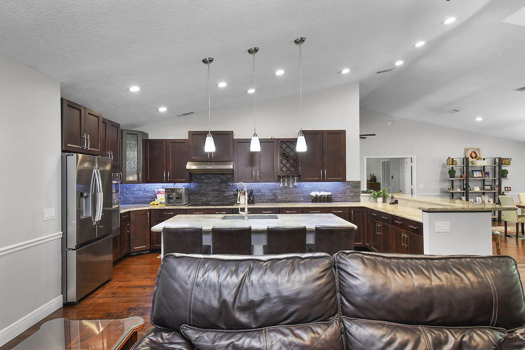 For Sale: $797,000 (4 beds, 2 baths, 2375 Square Feet)