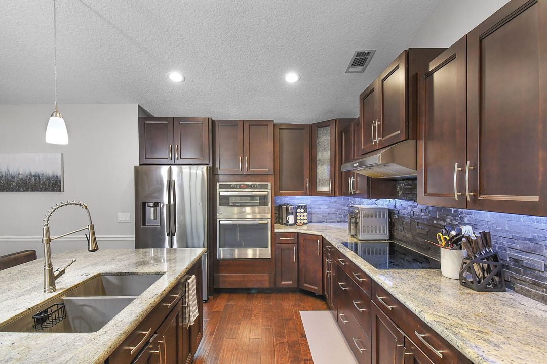 For Sale: $797,000 (4 beds, 2 baths, 2375 Square Feet)