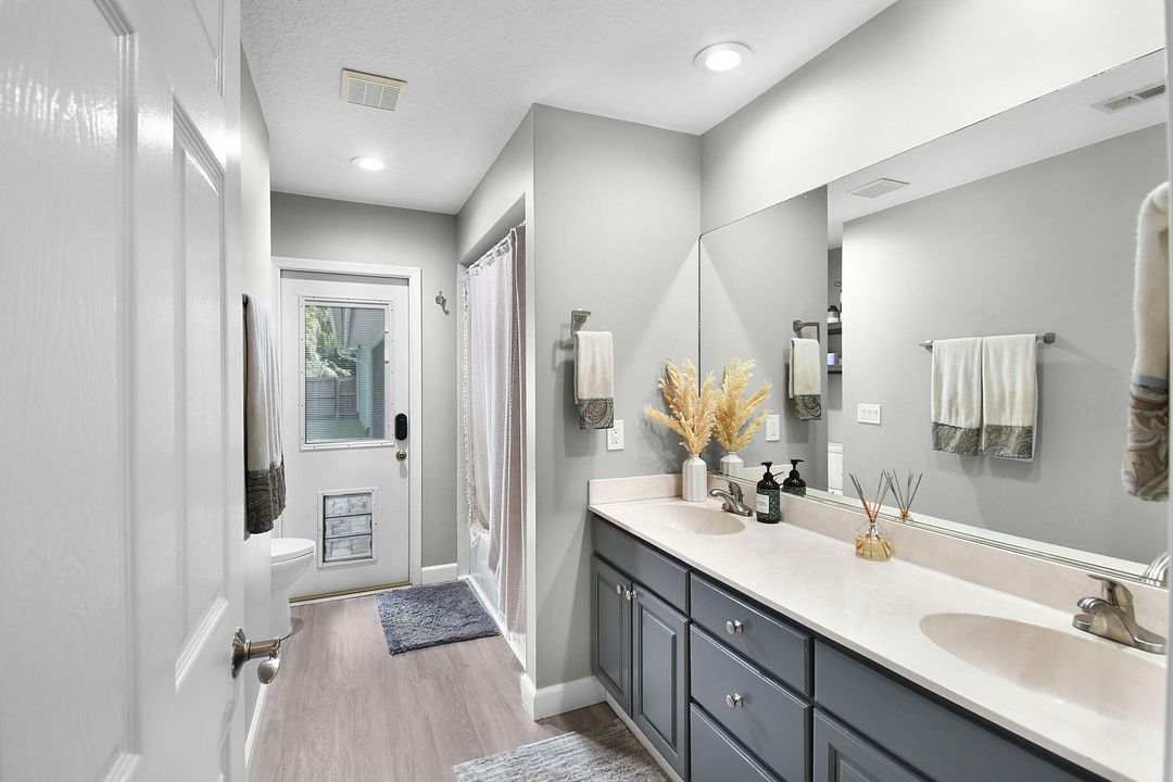 For Sale: $797,000 (4 beds, 2 baths, 2375 Square Feet)