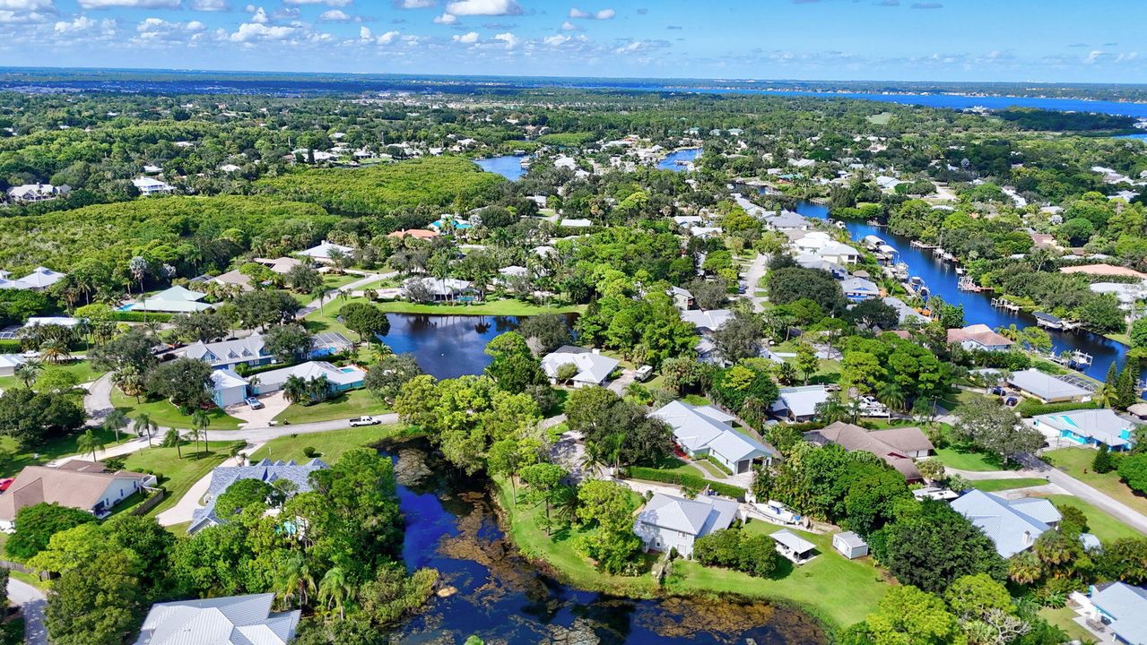 For Sale: $797,000 (4 beds, 2 baths, 2375 Square Feet)