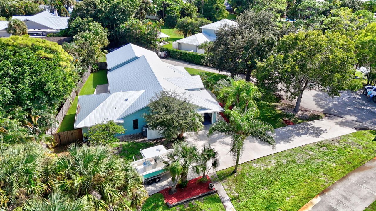 For Sale: $797,000 (4 beds, 2 baths, 2375 Square Feet)