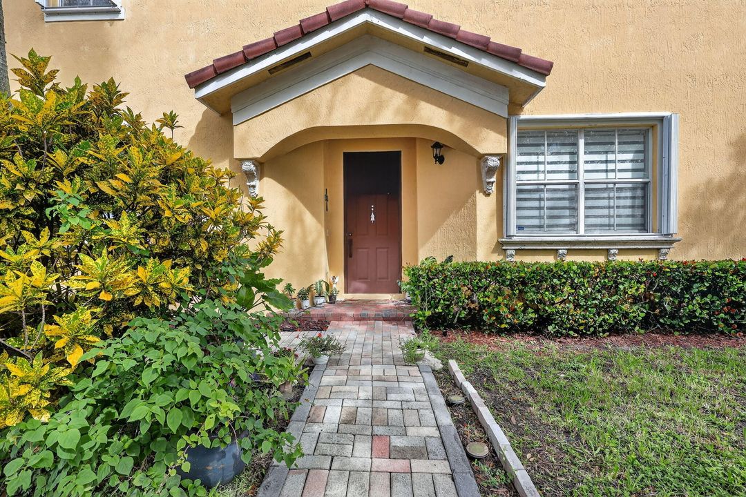 待售: $580,000 (4 贝兹, 3 浴室, 1985 平方英尺)