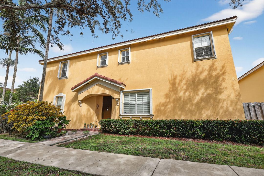 待售: $580,000 (4 贝兹, 3 浴室, 1985 平方英尺)