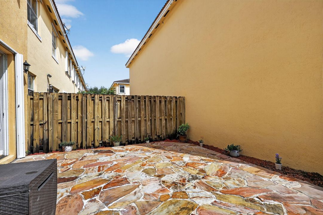 待售: $580,000 (4 贝兹, 3 浴室, 1985 平方英尺)