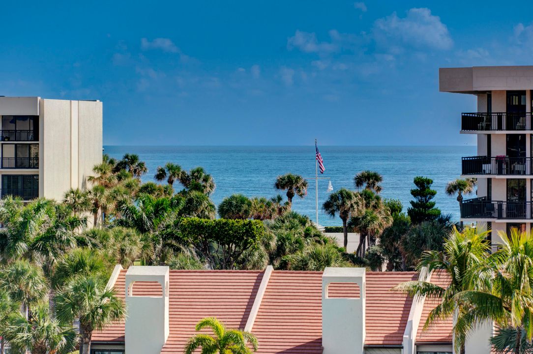 Active With Contract: $475,000 (2 beds, 2 baths, 1020 Square Feet)