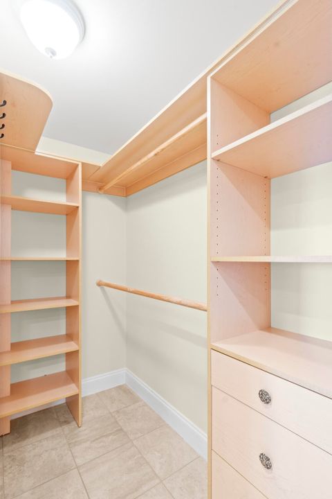 Active With Contract: $475,000 (2 beds, 2 baths, 1020 Square Feet)