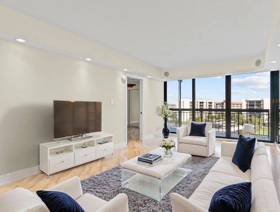 Active With Contract: $475,000 (2 beds, 2 baths, 1020 Square Feet)