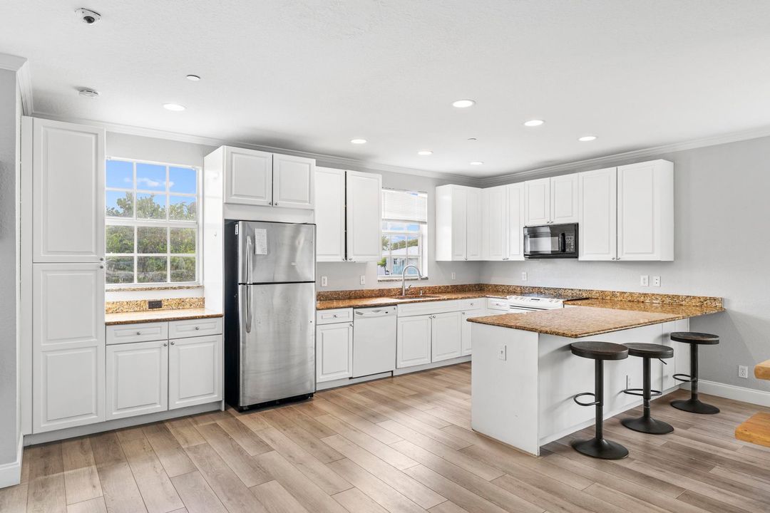 For Sale: $4,000,000 (3 beds, 3 baths, 9828 Square Feet)