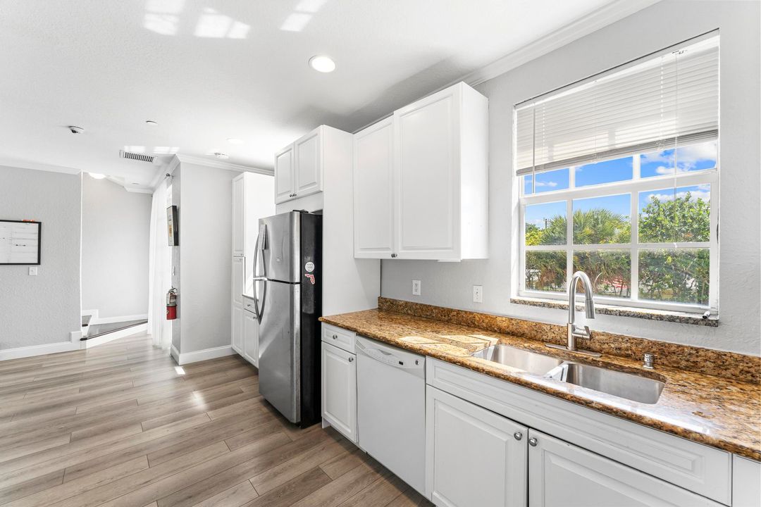 For Sale: $4,000,000 (3 beds, 3 baths, 9828 Square Feet)