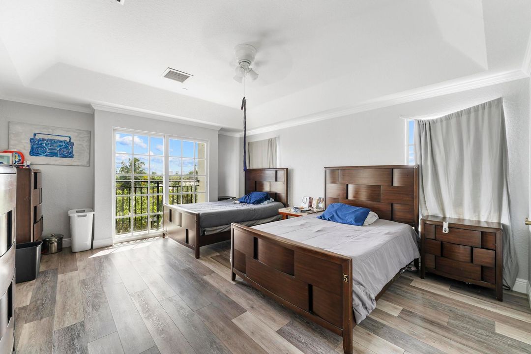 For Sale: $4,000,000 (3 beds, 3 baths, 9828 Square Feet)