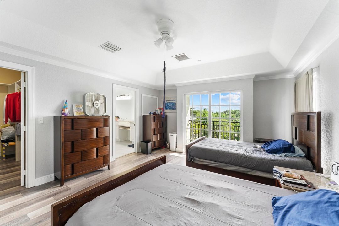 For Sale: $4,000,000 (3 beds, 3 baths, 9828 Square Feet)