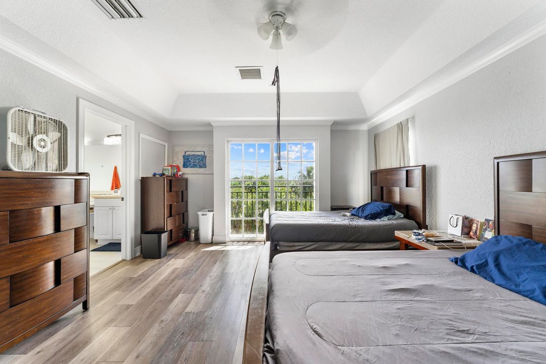 For Sale: $4,000,000 (3 beds, 3 baths, 9828 Square Feet)