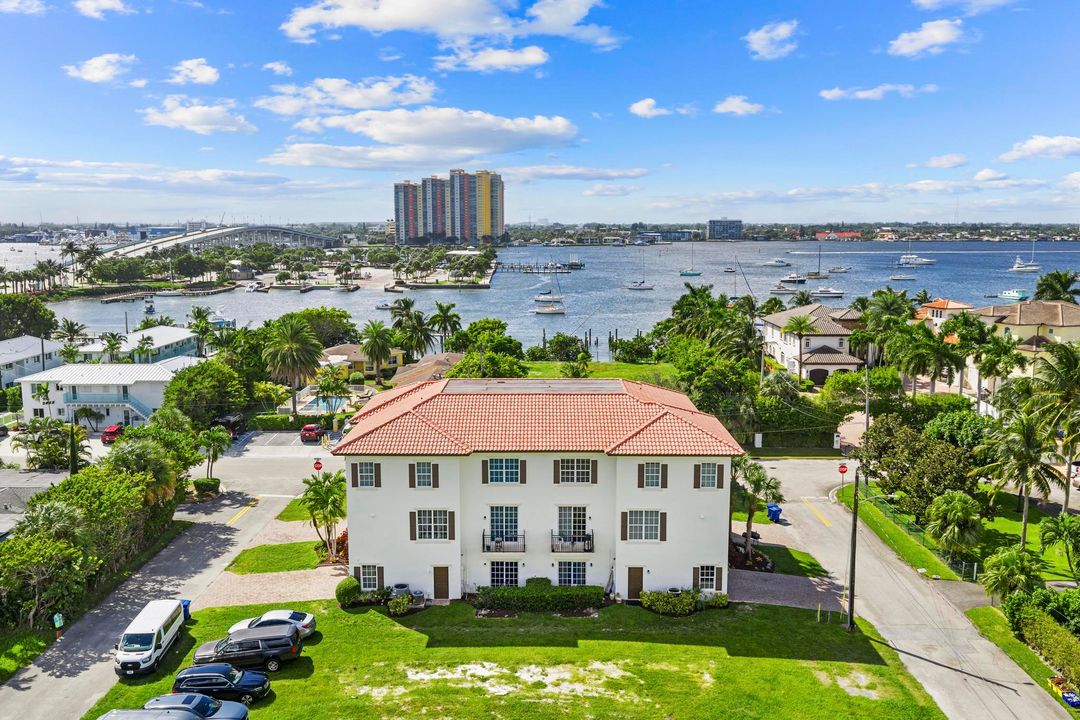 For Sale: $4,000,000 (3 beds, 3 baths, 9828 Square Feet)