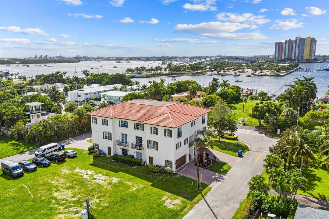 For Sale: $4,000,000 (3 beds, 3 baths, 9828 Square Feet)