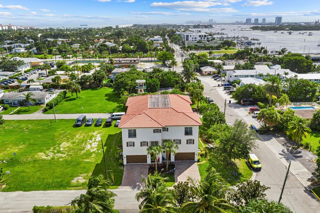 For Sale: $4,000,000 (3 beds, 3 baths, 9828 Square Feet)