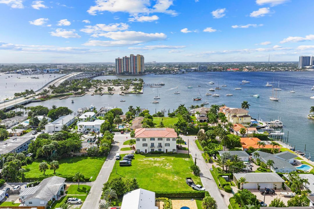 For Sale: $4,000,000 (3 beds, 3 baths, 9828 Square Feet)